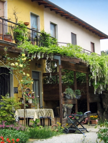 agriturismo a san gimignano con piscina e ristorante