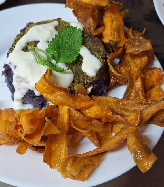 Purple cabbage flan with crispy vegetables at A Casa di Dona near San Gimignano